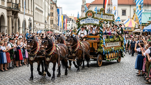 Nešťastie na Oktoberfeste: Pohladkanie koňa skončilo smrťou seniorky (†99)