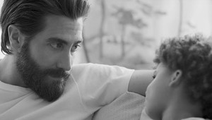 Fešák Jake Gyllenhaal je v novej reklame sexi oteckom!