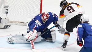 Francúzi zdolali Nemcov po nájazdoch, hrdinom Fleury