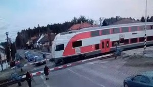Tragédia v Plaveckom Štvrtku: 18-ročného mladíka zrazil nákladný vlak