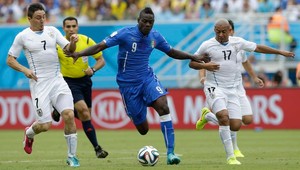 Taliansko pochoval Uruguajčan Godin, Kostarika vyhrala skupinu D