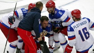 Ovečkinovo zranenie kolena by nemalo byť vážne. Malkin je v Minsku!