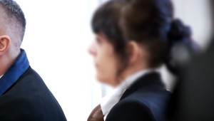 Iveta, ktorej 2-ročnú dcéru nadrogovanú hospitalizovali v nemocnici, sa postavila pred súd