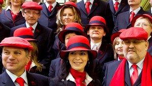 Železničiari a nové uniformy. Sú viac šik a sexy!