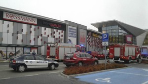 Dráma v nákupnom centre. Muž útočil nožom na zákazníkov, zabil ženu