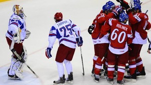 Česi aj s ruským skalpom dominujú MS, Tre Kronor víťazne