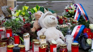 Praha si pripomína obete streľby na Karlovej univerzite. Od najväčšej českej tragédie uplynuli dva roky