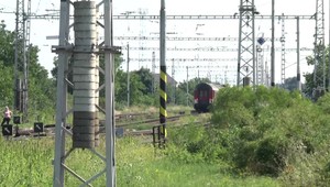 Nebezpečná nehoda na železničnom priecestí. Vlak zachytil trinásťročného chlapca na bicykli