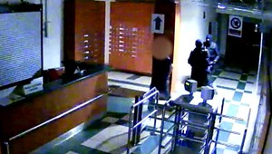 Zajali strážnika a snažili sa vylúpiť trezor. Vyrušil ich pekár