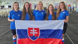 VIDEO: Čermáková sa posunula na pódiové umiestnenia, turnaj vo footgolfe opäť prerušili pre búrku