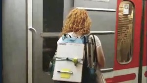 Metro plné cestujúcich riadili dve dievčatá. Pražský dopravný podnik vodiča nepotrestal