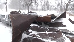 Východ Slovenska trápi sneh a silný vietor. Z materskej školy odfúklo celú strechu