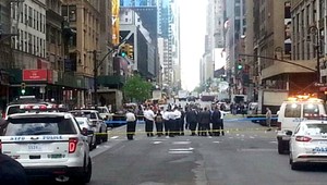 David (30) útočil v uliciach New Yorku, na obete sa vyrútil kladivom