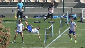 Argentínčania milujú nohejbal. Skvostné víťazné nožničky Di Maríu