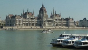 Autobusár dostal výpoveď, pretože rozprával vtipy počas jazdy. Teraz ho chcú späť