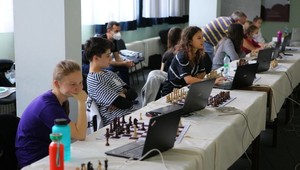 Majstrovstvá Európy v hybridnom šachu: Organizátori turnaj nezvládli a pripravili nás o medailu, hovorí klub šachových nádejí Bratislava