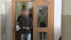 Krvavé popíjanie: Keď došiel alkohol, muž zaútočil na svoju kamarátku