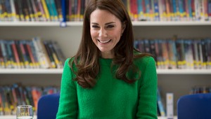 Kate šokovala výberom šiat, nahnevaný výraz baví celý svet