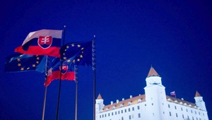 Pre väčšinu Slovákov EÚ znamená euro a slobodu cestovať