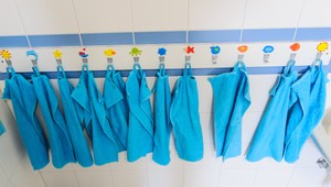 Šokujúci prípad v materskej škole: Lucku pohrýzol jej rovesník do chrbta, skončila na operačnom stole