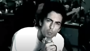 Zavraždený vo väzení! Pedofilného speváka známej kapely podrezal spoluväzeň!