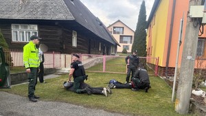 Výbuch v Demänovskej doline: Zlodeji odpálili bankomat a ušli. Polícia ich chytila