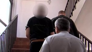 Muž za sexuálne zneužívanie nevlastnej dcéry dostal 11 rokov za mrežami, hovorí o nevine. Dva znalecké posudky sa k tomu prikláňajú