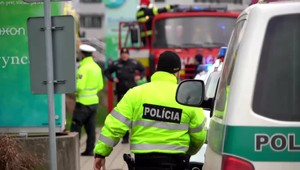 Tragická nehoda: Vodič pri cúvaní narazil do chodkyne. 63-ročná žena zraneniam podľahla