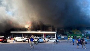 ONLINE: Ruské strely zasiahli nákupné stredisko v Kremenčuku