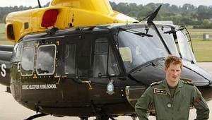 Princ Harry úspešne zdoláva výcvik za pilota vrtuľníka