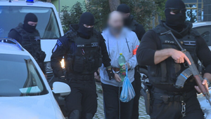 Syn obžalovaný z dvojnásobnej vraždy rodičov sa postavil pred súd