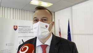 Milan Krajniak o nových opatreniach: Zvažuje sa aj cestovné pre matky s deťmi zadarmo