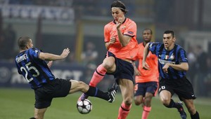 Inter Miláno na Nou Camp s dvojgólovým náskokom