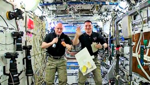 Odkaz kozmonautov z vesmíru: Šťastný Deň vďakyvzdania