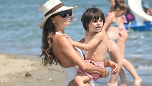 Paparazzi nafotili Evu Longoriu na pláži: Uff, nie sú jej tie plavky malé?