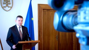 Smer chce vyhadzovať neposlušných poslancov z parlamentu