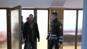 Vystrašení ľudia volali na políciu: Čech ich na ceste ohrozoval so zbraňou v ruke