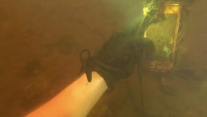 Na dne jazera našli funkčný iPhone: Ležal tam 15 mesiacov