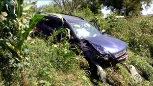 Pri zrážke dvoch áut neďaleko Humenného sa vážne zranili dvaja malí chlapci