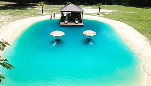 Tento chlapík vyčarí morské pobrežie v ktorejkoľvek záhrade