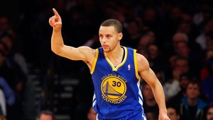 Osobnosť NBA! Curry hrá vlastnú ligu, dal 53 bodov
