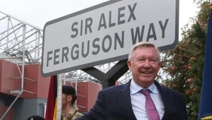 Ulicu pri Old Trafford pomenovali podľa Alexa Fergusona (71)