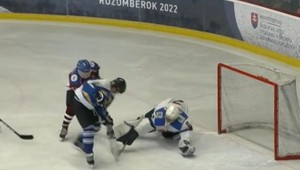 Spoveď za faul? Kňazi odohrali tvrdý zápas na ľade, nechýbala ani rehoľná sestra