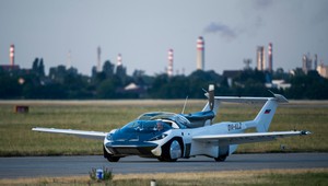 Na Slovensku by sa mohli vyrábať lietajúce autá. Pomohlo nám víno