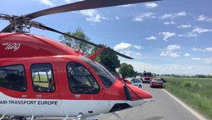 Záchranársky vrtuľník zasahoval pri zrážke áut. Zranilo sa šesť osôb