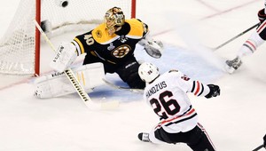 Chicago nevzdáva boj o Stanley Cup! V Bostone zvládlo predĺženie