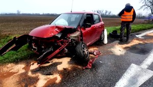 Havarovali a k šoférovaniu sa nikto nepriznal. Zvalili to na ich matku