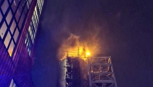 V Košiciach v teplárni horelo. Hasičom komplikoval hasenie obsah násypníku