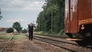 Bláznivá česká komédia o vlaku, ktorý ušiel rušňovodičovi aj s cestujúcimi! Čo nasledovalo?