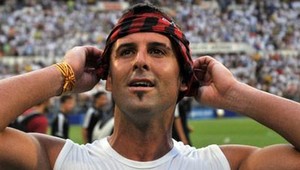 VIDEO: Písal aj o brutalite, potom zlomil súperovi nohu